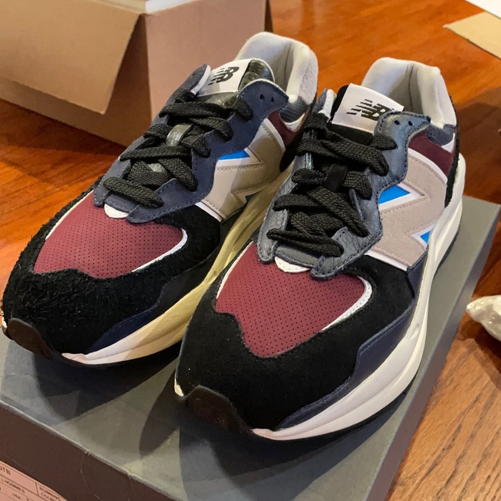 NEW BALANCE RUNNING SHOES